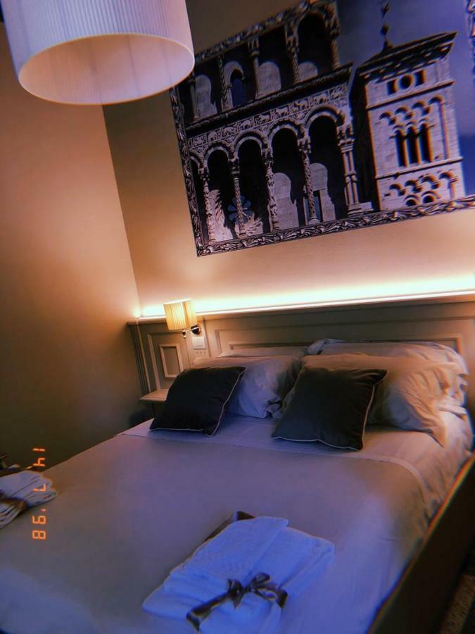 Noble Floor Luxury Apartments Lucques Extérieur photo